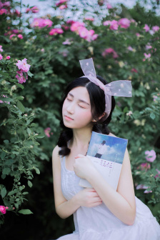 两具雪白娇躯纠缠一起小说